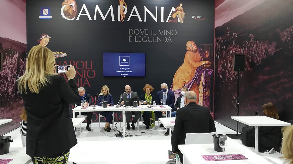 reggiadicaserta's tweet photo. 🍇🍷 La presentazione del vino della #VignadelRe in diretta da @VinitalyTasting, con @FontanaTenuta, @Reg_Campania e Camera di Commercio Caserta https://t.co/UpwtYMzo38