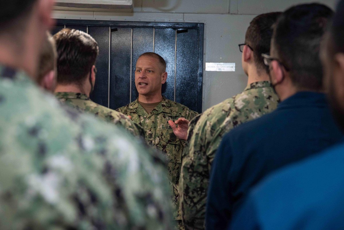 Gipper_76's tweet photo. Naval Air Force Pacific Fleet Force Master Chief Trenton Schmidt visited USS Ronald Reagan in Yokosuka, Japan. #WeAreReagan #FDNFJapan https://t.co/a5mzE1EONH