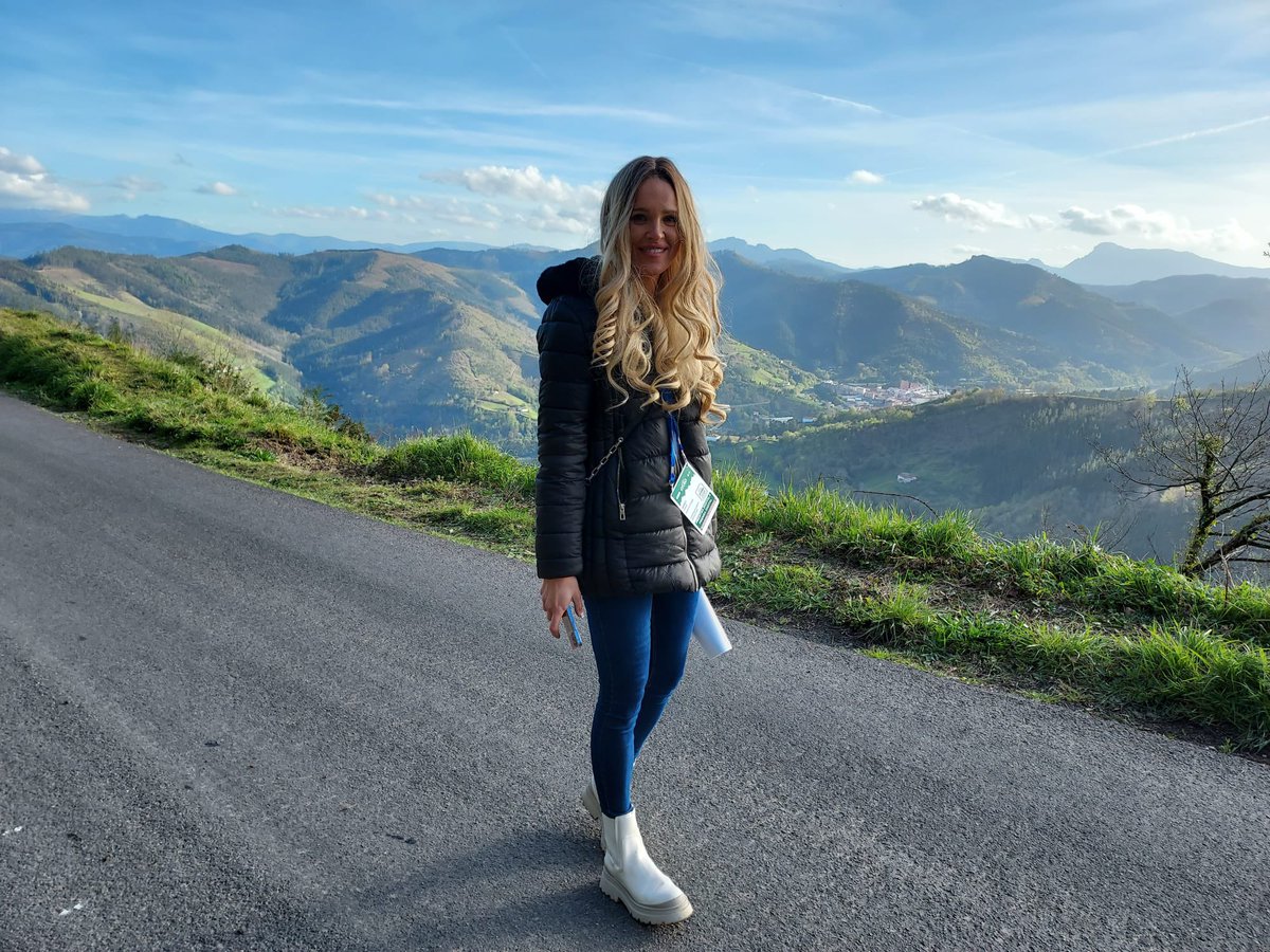lauramtaberner's tweet photo. Y tras el fin de semana en Euskadi para cubrir el final de la @ehitzulia para @highcycling_ , de nuevo en casa por unos días. El viernes pongo rumbo a Francia para acudir a la @Paris_Roubaix de la mano de @Go4Cycling Non Stop🚴🏼‍♂️🚴🏼‍♀️! #cycling #ciclismo #ParisRoubaix #cyclisme #bike https://t.co/EI1Bm4EoXM