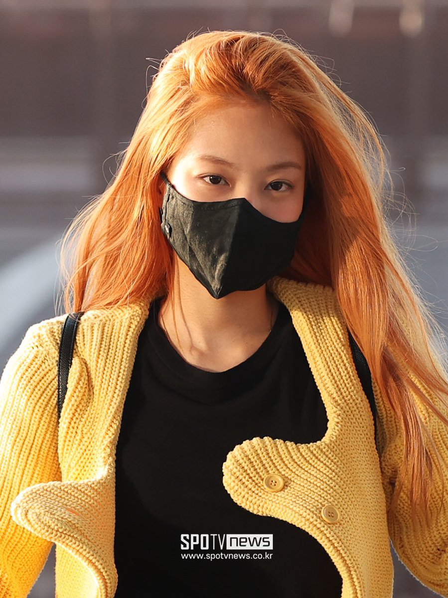 BBU_BLACKPINK's tweet photo. [PRESS] #JENNIE at ICN Airport on her way to LA 🇺🇸 

#BLACKPINK @BLACKPINK https://t.co/UU6mFLEW21