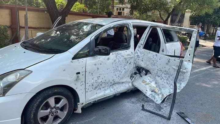 IrrawaddyNews's tweet photo. Eight people were reportedly injured in a mine blast in Mandalay Region’s Chanayethazan Township on Monday morning. A vehicle was also damaged and four of the people injured were admitted to hospital. #WhatsHappeningInMyanmar https://t.co/nPBuBMTPjP