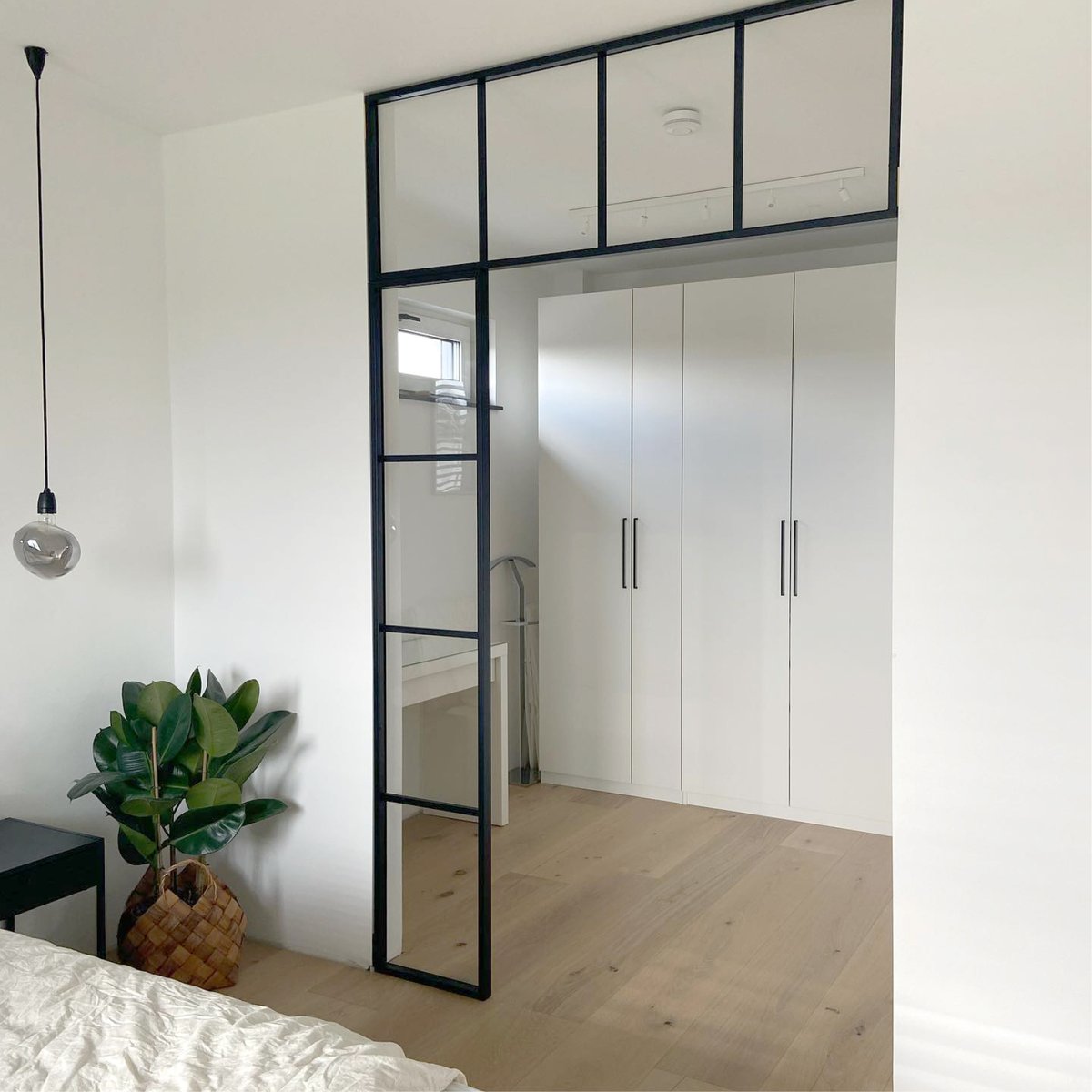 NudCollection's tweet photo. Love this convenient and stylish opening between bedroom and closet👌😍 Also the pendant😍 From the home of @welcome_to_mary #bedroominspo #Rockbulb #classisclampholder #nudcollection https://t.co/8biIotj0N9