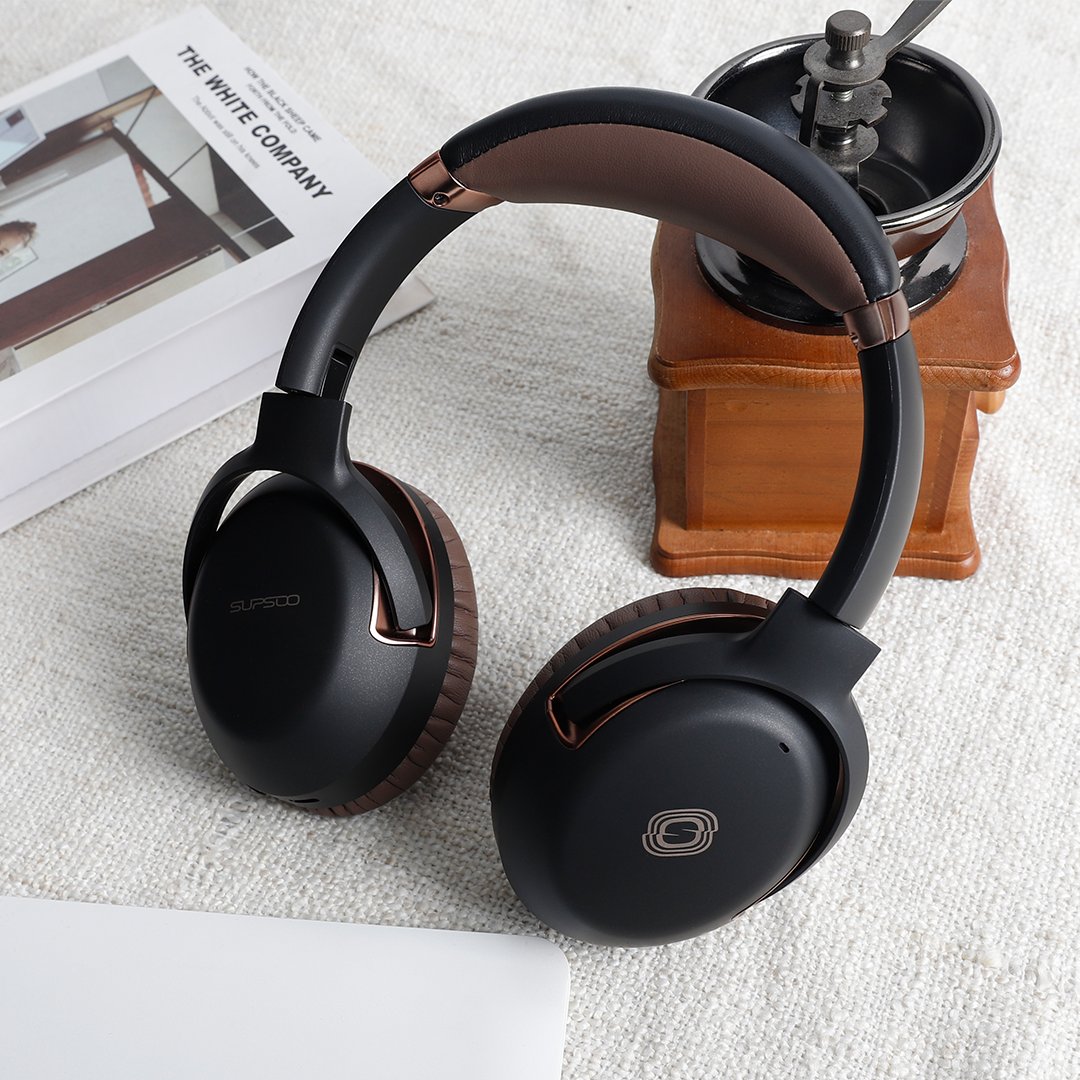 SupsooGlobal's tweet photo. It's all in the details.
Soft and skin-friendly earpad material and alloy frame make up lightweight #headphones.
#hifisound #hifi #audio #Supsoo #FYP https://t.co/9a3CF3xsVH