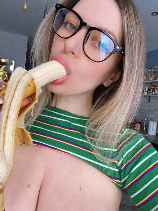 See what that mouth do on my https://t.co/u7wVmL9cXy ?? #mondaythoughts #Content #onlyfansgirl https://t