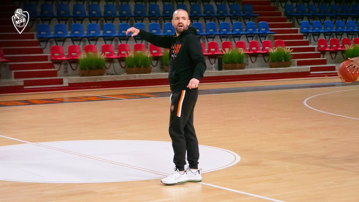 MSB_Officiel's tweet photo. Dernier entraînement avant le départ pour 𝙇𝙞𝙢𝙤𝙜𝙚𝙨 cet après-midi !👇📸 https://t.co/kfDLQAxHhe