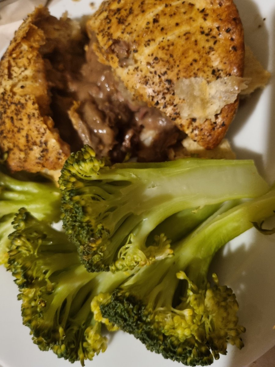 Clucky McCaw tweet media