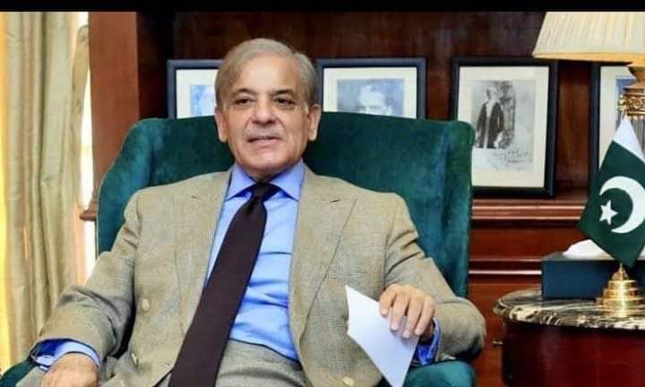 SMiLY81063050's tweet photo. #ShahbazSharif #hamain apki koi zarort nahi ha in mulk ma to baraye mehrbani ap jayen america or wahin jakr bheek mangy or wahin rhy q ky hum ek AZAD MULK thy hain or Rahygy hum kisi ky gulam ni ha apki trhan or han hum #ImranKhan ky sath apny azad mulk ma sakoon sy rahy gy . https://t.co/mh8UcOnlST