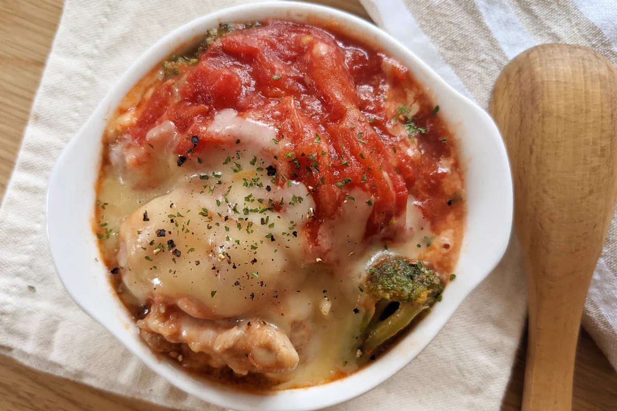 レンジでおまかせ！トマト煮込みチキン。ブロッコリーとトマトの相性が抜群