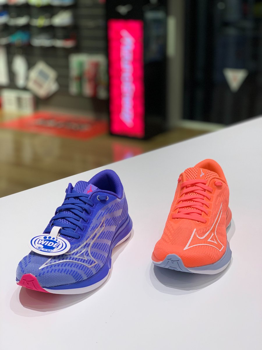 Mizuno_Osaka's tweet photo. #ミズノオオサカ茶屋町 ニュース📣
#WAVESHADOW5 NEWカラー発売。
色鮮やかなカラーが入荷しました👏
ステップアップしたいランナーの方、ジムで軽いシューズ使いたいなと思っている方、是非 #ウェーブシャドウ をご体感ください。
5Ｆにて販売中💨
#ミズノランニング #MIZUNO #OSAKA #茶屋町 https://t.co/16IRVuog7W