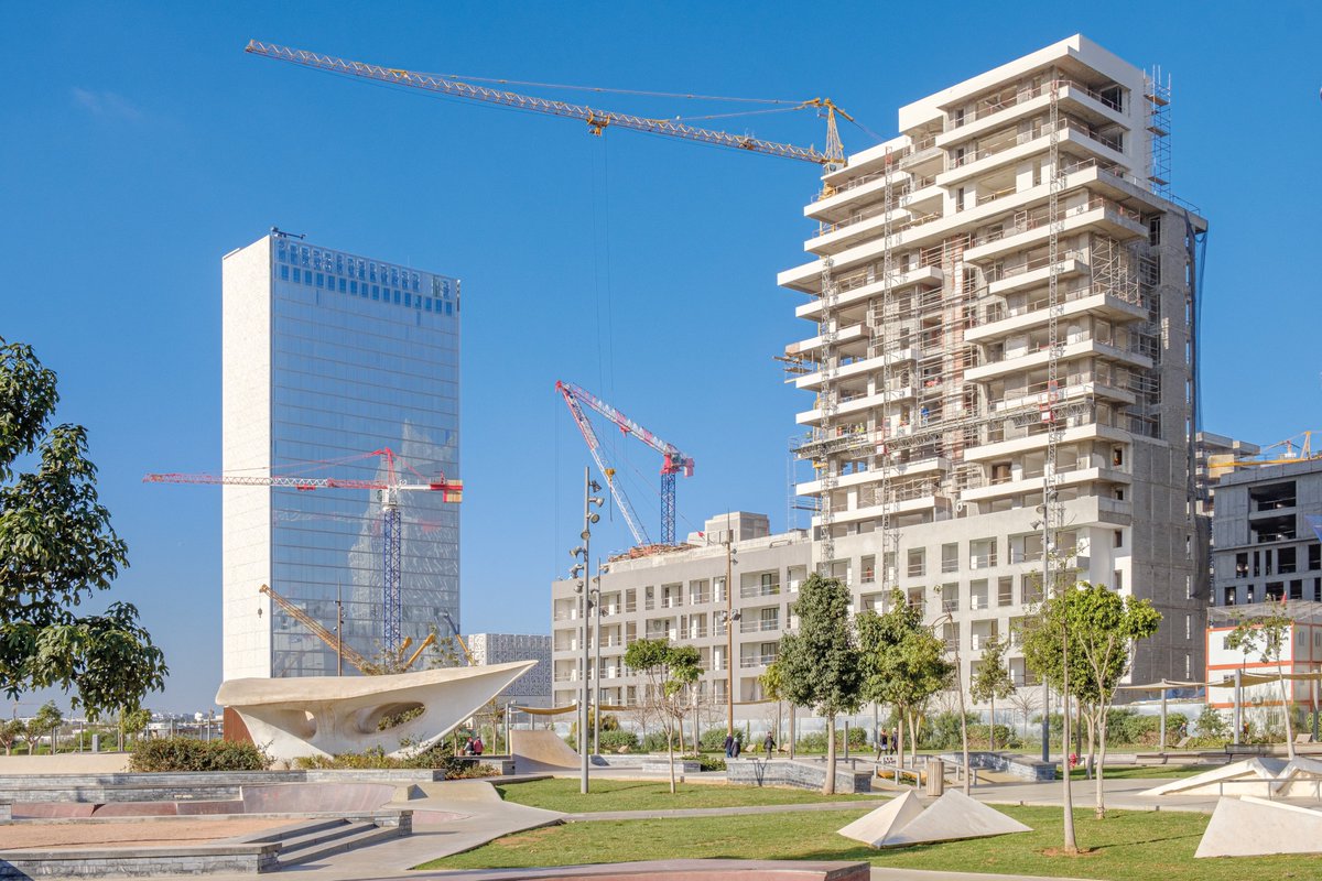 anfa_casa's tweet photo. Les travaux de construction de Luxuria Tower se poursuivent. 
Le projet résidentiel de la CGI situé au sein du quartier de la place financière et en front de parc est conçu par le cabinet d’architecture Studio YN sur une hauteur de 15 étages. https://t.co/YwTldSImIM