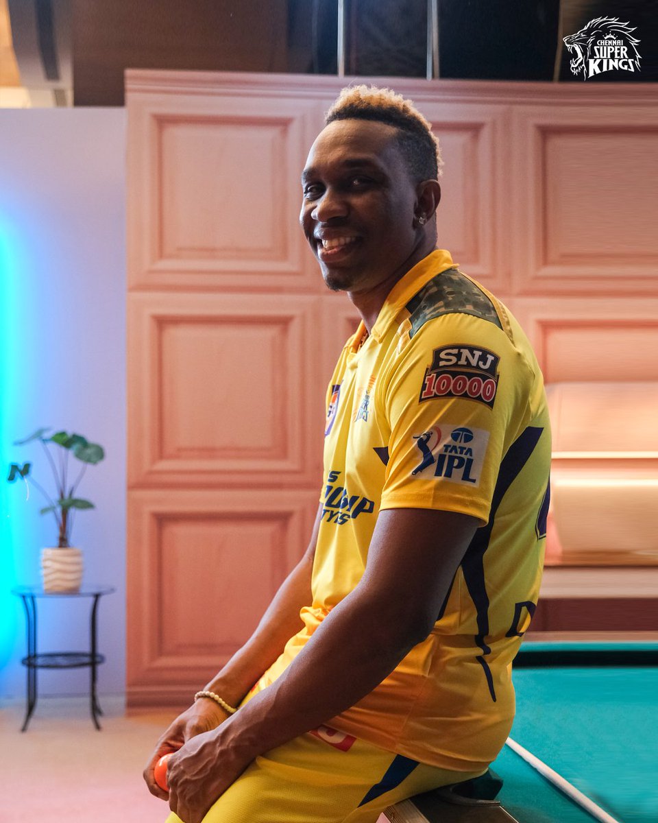 ChennaiIPL's tweet photo. Posing for candid DP's be like😍📸

#Yellove #WhistlePodu 🦁💛 https://t.co/fbNIEY0qo6