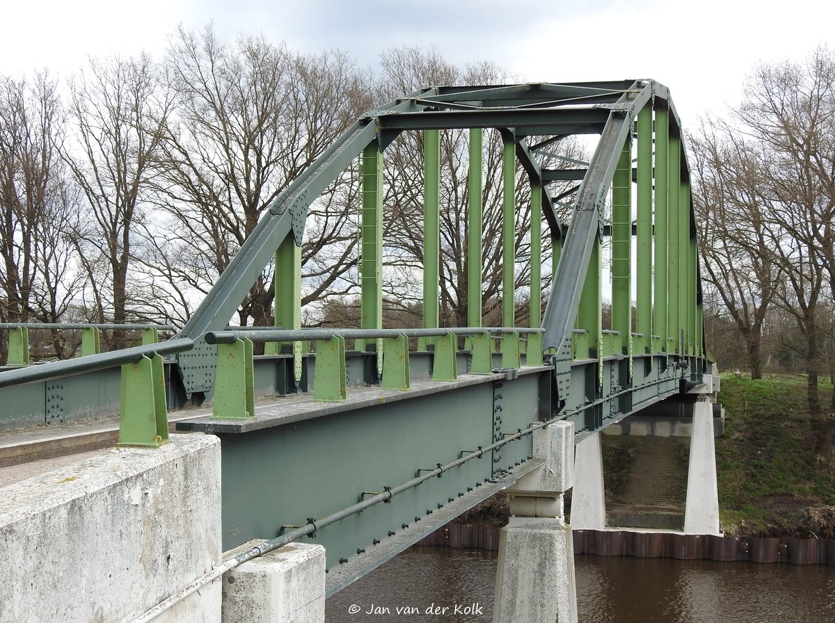 BekiekTwente's tweet photo. Na de volgende (spoor-)brug rechtsaf richting Zutphen.
De Tankinkbrug over het Twentekanaal in #Wiene 
#HofvanTwente #Twente #BekiekTwente https://t.co/5NTNIGlacA