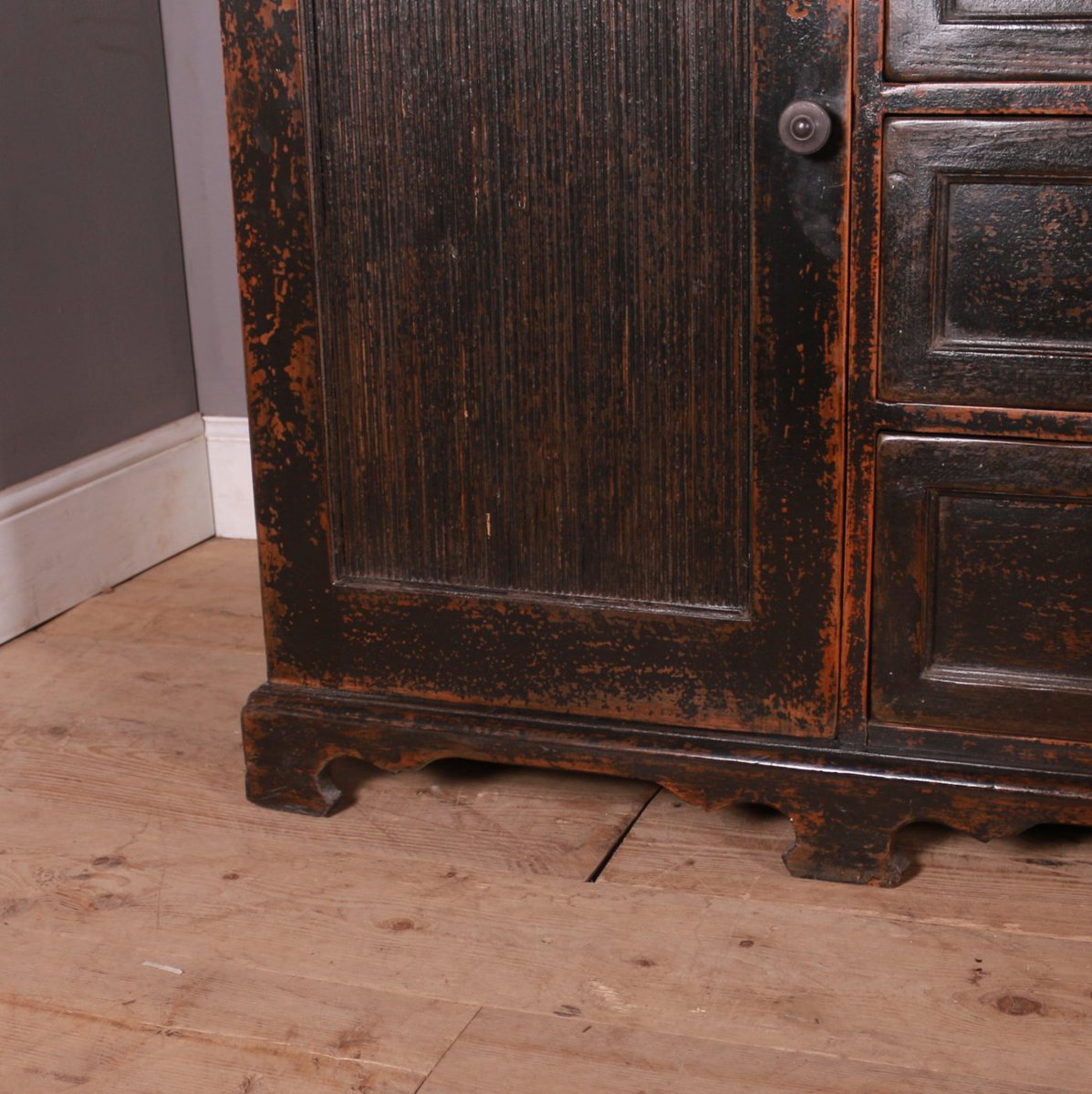 ArcadiaAntiques's tweet photo. A large interesting Swedish painted pine buffet with a zinc metal top. Huge amounts of storage. 1860.
Price: £3,950
https://t.co/mmxNkdU9CI

#pinebuffet #paintedbuffets #SwedishBuffets https://t.co/HNShoiComt
