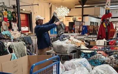 Eureka Fripe, dans les rouages d’un grossiste de mode vintage fr.fashionnetwork.com/news/Eureka-Fr…