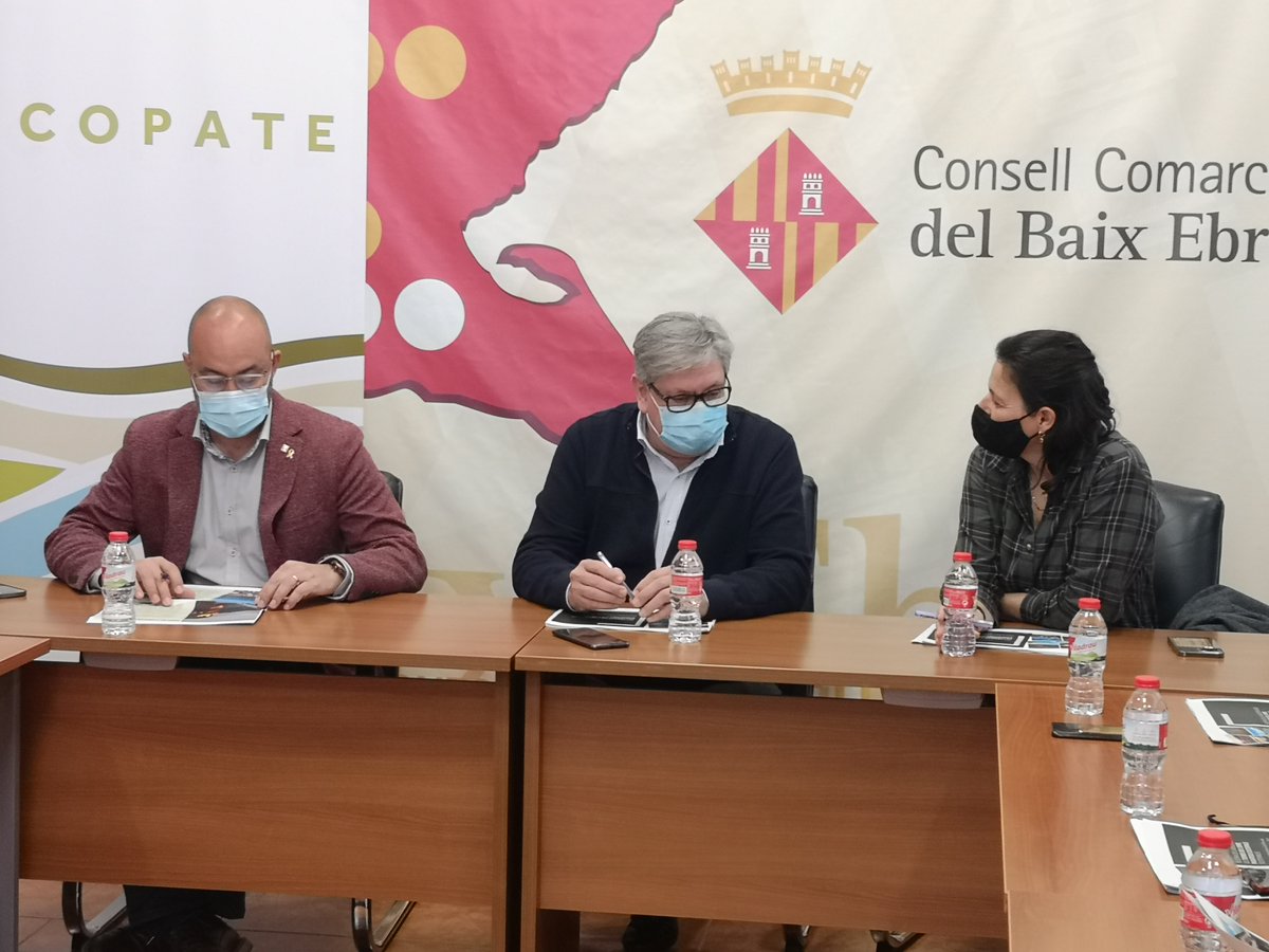 Copate_TE's tweet photo. RESERVA DE LA BIOSFERA | El president del COPATE , @xavier_faura  , presenta a la directora general de Turisme, @MartaDomenech1  la proposta que s'està treballant per concórrer a la convocatòria extraordinària dels plans de sostenibilitat turística. [🧵] https://t.co/MqAW69plNh