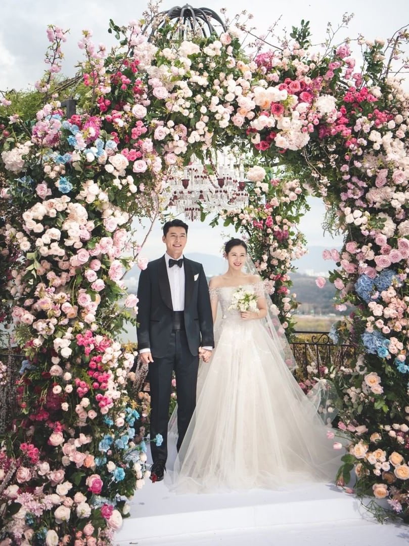 kdramatreats's tweet photo. Hyun Bin and Son Yejin official wedding photos 🤍 https://t.co/OWYx1guvdN