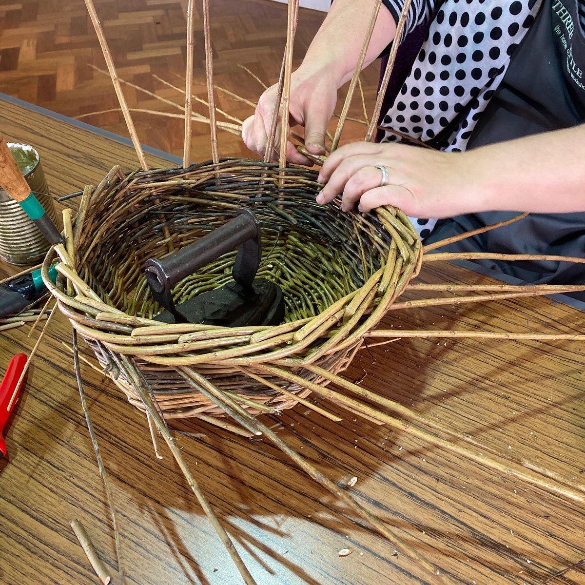 Craft_Workshops's tweet photo. Ta da! Eight smashing baskets were made at yesterday’s Basket Making Workshop. Look how smart they are… 
#tlpcraftworkshops #basketmaking #willowweaving #craftcourses #basketeers https://t.co/mjSrfddzQ0
