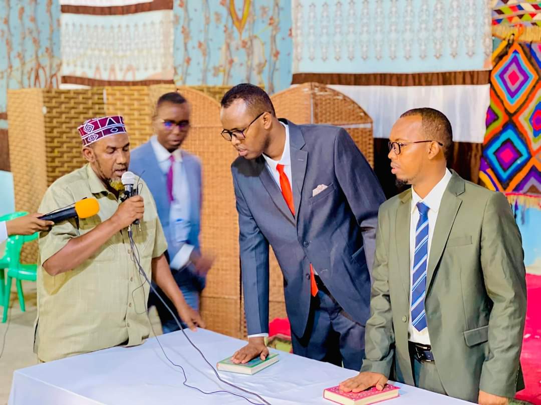 kaaloorg's tweet photo. #Qardo: Abdi Said Qaal and Mohamed Hayeef have been officially sworn in as the district commissioner and deputy district commissioner of Qardho for the next 5 years.
#PLGE https://t.co/68KGQ7g6LQ