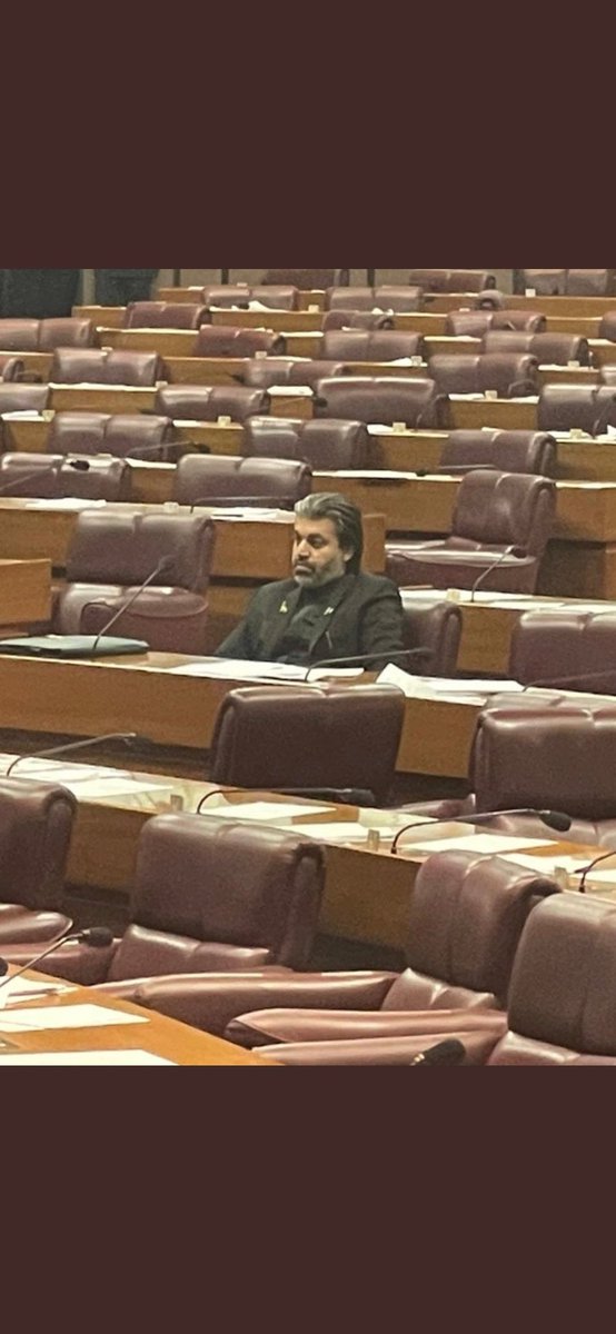 nerdAtma's tweet image. If you ever feel low, here&apos;s a picture with loads of motivation, fighting! 
#WeWantImmediateElections
#امپورٹڈ_حکومت_نامنظور