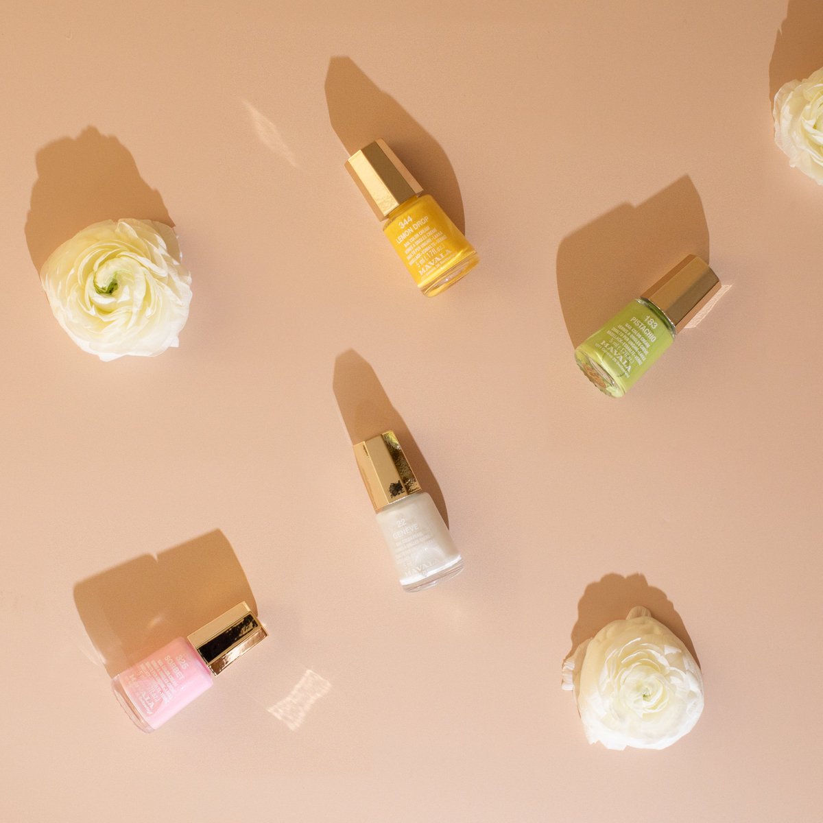 MavalaUK's tweet photo. Start #ManiMonday off with a spring in your step!
Pastel shades are an absolute must for this season. Choose from our creamy pink, green and yellow shades for an egg-cellent Easter mani
#Mavala #MavalaUK #EasterNails #EasterMani #PastelNails https://t.co/CqupSTPmD0