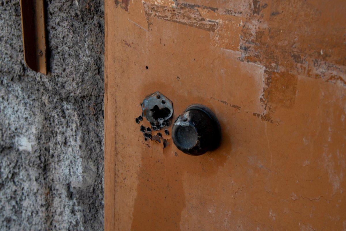 Metal deformation suggests bullets were fired from within- aimed at the lock. Someone in #Mariupol was trying to shoot their way out of a locked basement. Who locket it and what happened to them?