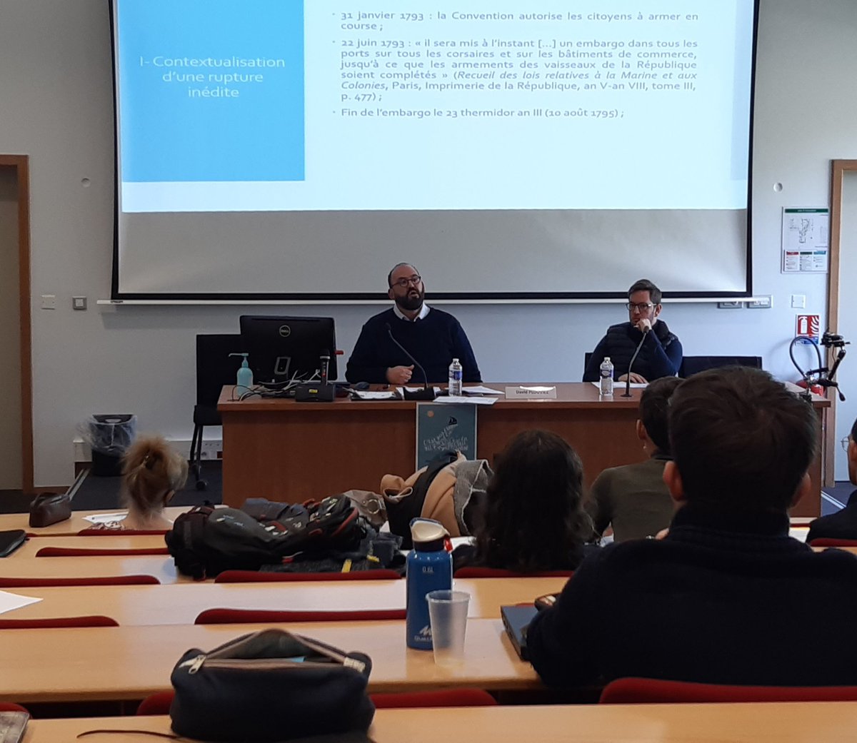 YDenechere's tweet photo. La journée d'étude sur les ressources et périls de la mer des étudiant.e.s du master 2 "pratiques de la Recherche historique" @UnivAngers et @TEMOS_histoire se poursuit avec David Plouvier du @CRHIA_NantesLR intervenant sur la guerre de course à Nantes pendant la révolution. https://t.co/32RTsKmIFx