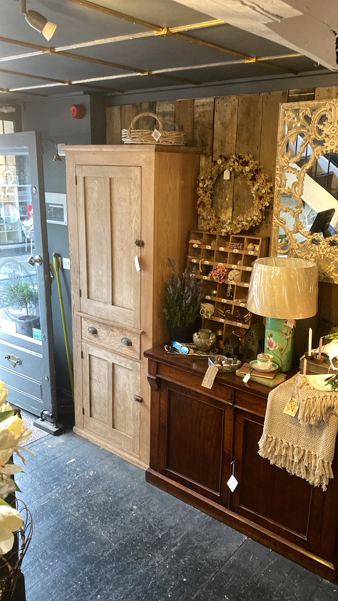 QueenBeeHome's tweet photo. Tall Antique pine cupboard £395
204cm H x 89cm W x 43cm D https://t.co/z3HMEu5Yet