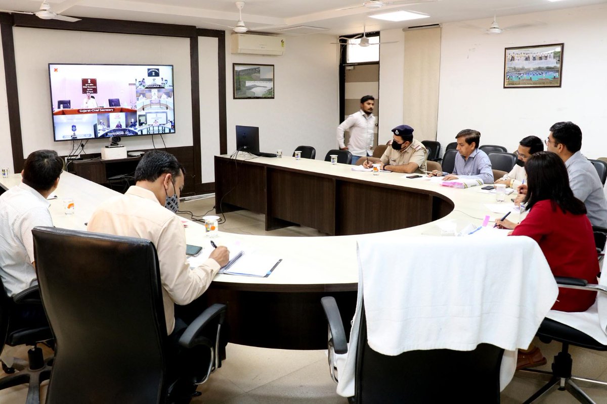 આજ રોજ માન.મુખ્ય સચિવશ્રીના અધ્યક્ષ સ્થાને માનનીય પ્રધામંત્રીશ્રીના આગામી દાહોદ પ્રવાસ કાર્યક્ર્મના આયોજન અંગેની વિડિયો કોન્ફરન્સમાં હાજરી આપી.
<a href="/PMOIndia/">PMO India</a> <a href="/CMOGuj/">CMO Gujarat</a> <a href="/pkumarias/">Pankaj Kumar</a> <a href="/DCsofIndia/">District Collectors (IAS)</a> <a href="/BureaucratsInd/">Bureaucrats India</a>