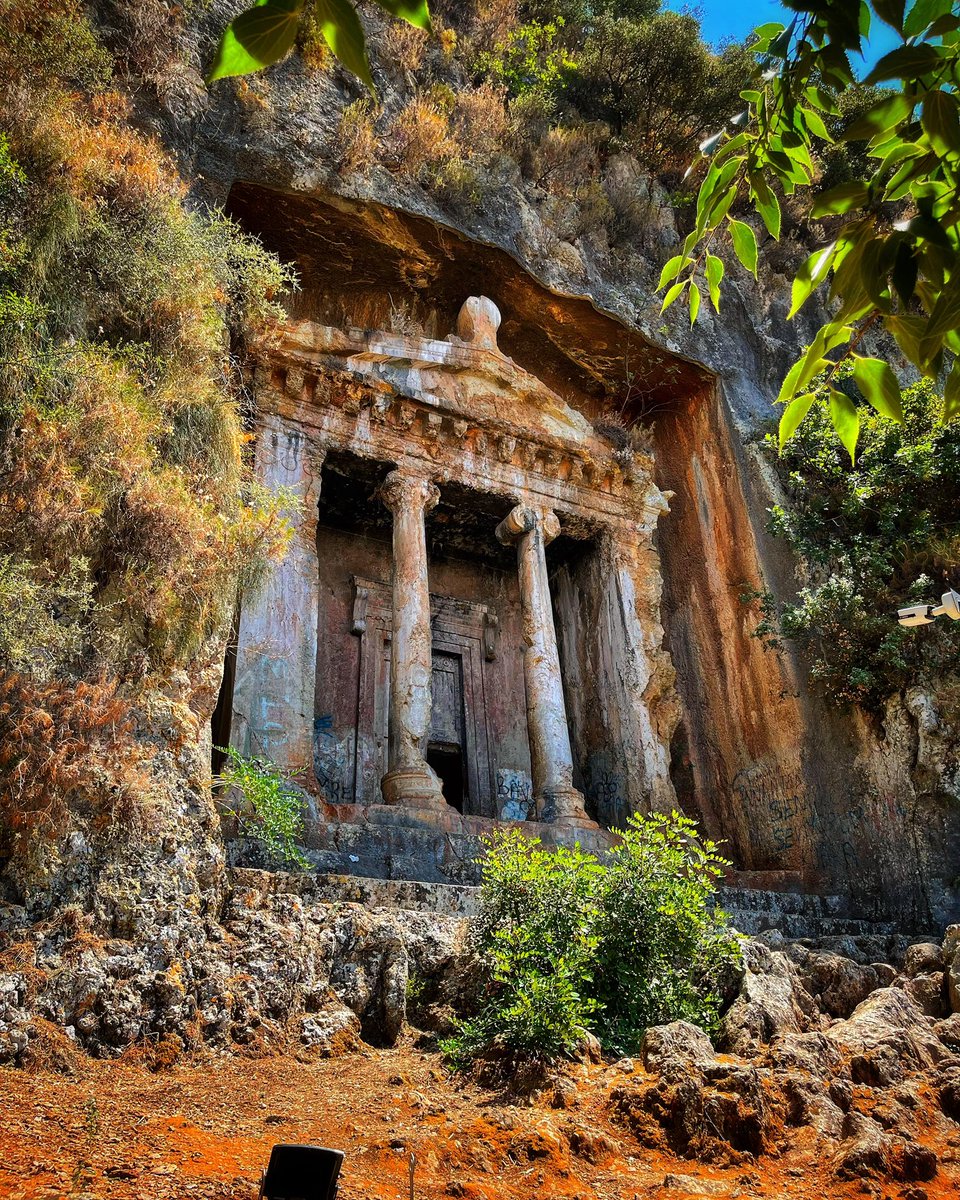 AMİNTAS KAYA MEZARI - FETHİYE / MUĞLA

Muğla’nın Fethiye ilçesinde yer alan kaya mezarları, M.Ö. 4 yüzyıla tarihlenen Likya uygarlığına ait Telmessos antik kenti içerisinde bulunuyor. 

#fethiye #muğla #arkeoloji #gezi #travel #antikkent #tarih #arte #arthistory