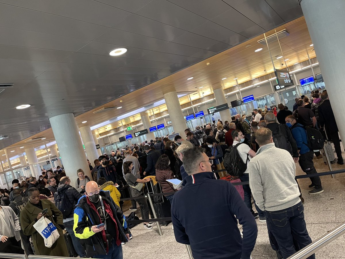 jabbottsa's tweet photo. @zrh_airport sort your passport control for non EU citizens. These kind of queues are not acceptable. Swiss efficiency?! https://t.co/fYDO37e91i
