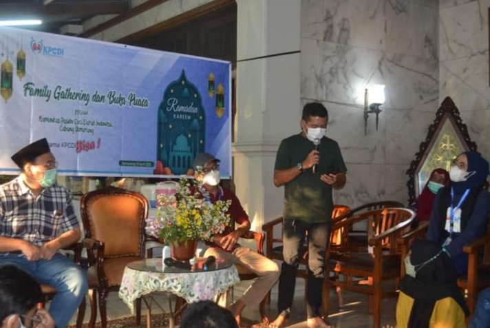 melisusanti2020's tweet photo. KPCDI Semarang Menggelar Family Gathering Dan Buka Puasa Bersama
"Saya menjamin bahwa setidaknya dalam 1 jam segala kesulitan administrasi pasien dalam jaminan kesehatan akan dibantu," ujar dr.Mochamad Abdul Hakam, Sp.PD, Kepala Dinas Kesehatan Kota Semarang
#kpcdi https://t.co/3osNnRQC4l