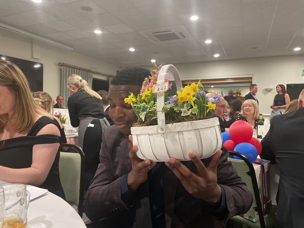 On Friday we attended the #SalisburyBusinessExcellenceAwards. 🏆 

Unfortunately, we missed out on the award, but the team had a lovely evening and left with their own array of prizes! 🍾 🐣 💐 

#Salisbury #Smallbusiness #Wiltshirebusiness