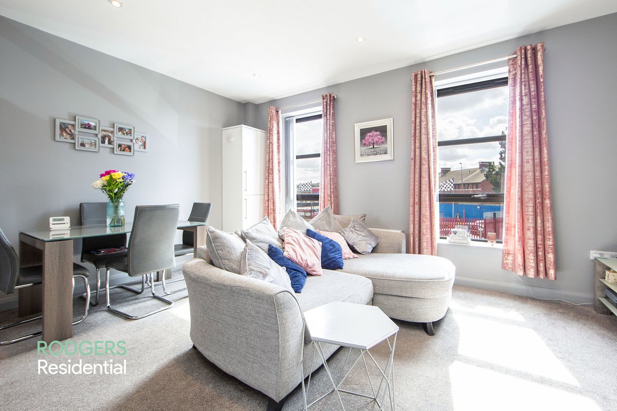 RodResidential's tweet photo. 2 bed duplex apartment a short stroll from the vibrant cafés, bars and restaurants of Ballyhackamore ☕🛍 >>> https://t.co/KdskDHTAUb https://t.co/gLCPhXVjzc