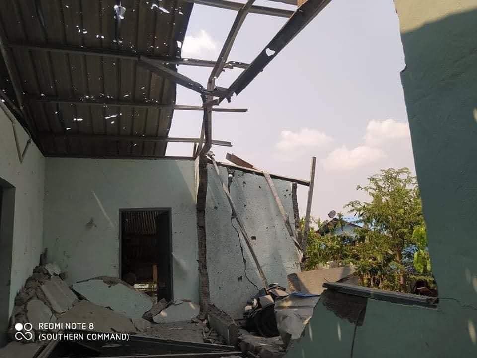 buzzynway's tweet photo. KNLA stated that SAC troops launched an air strike again by fighter jets over LayKayKaw Myothit last night, resulting in destruction of over 30 residential properties and burning down of 5 #Japan_StopSupportingJunta #2022Apr11Coup #WhatsHappeningInMyanmar https://t.co/c279UgNQZj