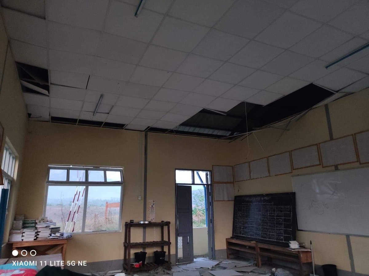 buzzynway's tweet photo. KNLA stated that SAC troops launched an air strike again by fighter jets over LayKayKaw Myothit last night, resulting in destruction of over 30 residential properties and burning down of 5 #Japan_StopSupportingJunta #2022Apr11Coup #WhatsHappeningInMyanmar https://t.co/c279UgNQZj