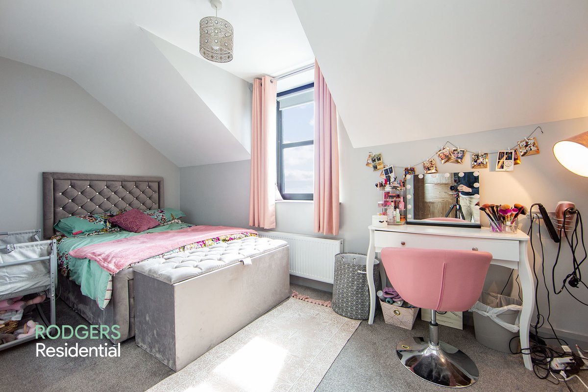RodResidential's tweet photo. 2 bed duplex apartment a short stroll from the vibrant cafés, bars and restaurants of Ballyhackamore ☕🛍 >>> https://t.co/KdskDHTAUb https://t.co/gLCPhXVjzc