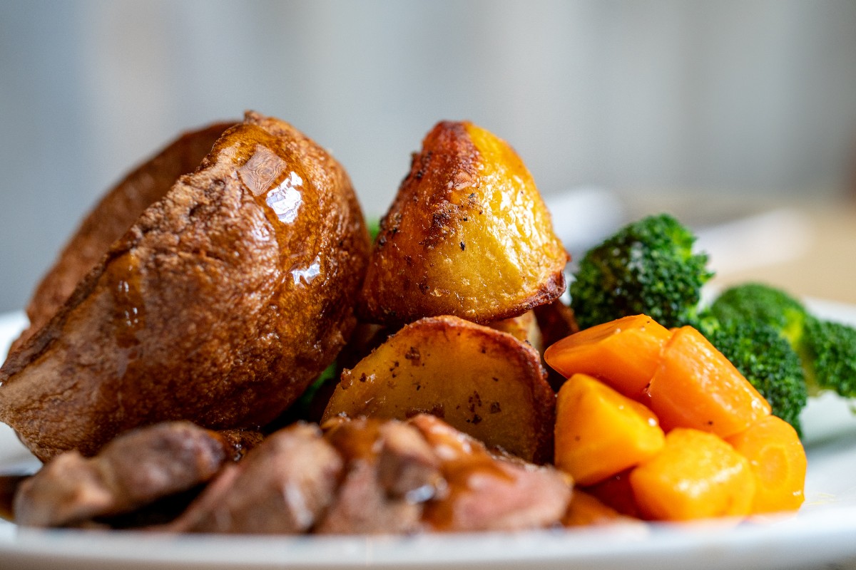 There’s still a little time left to book our mouth-watering Easter Sunday lunch😍 Spend time with your loved ones and treat the kids to a free Easter egg🐣

12 noon-3pm on 17th April. Discover our delicious menu and book: fal.cn/3nGBl

#EasterSunday #SundayLunch
