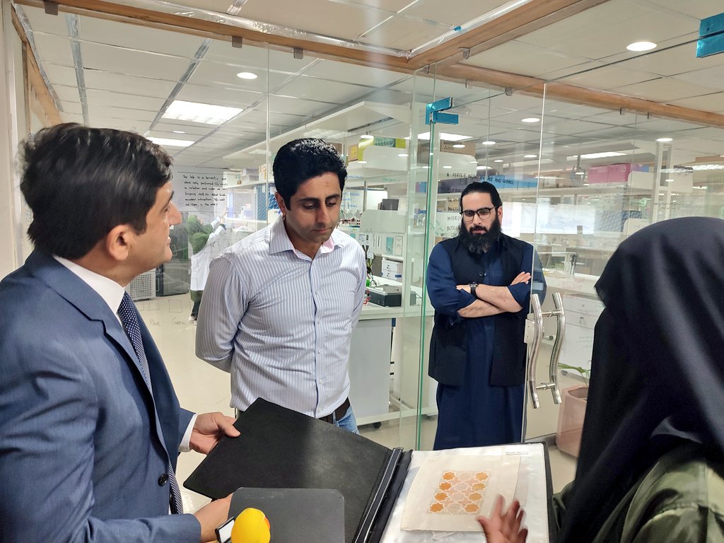 Precision Medicine Lab (@pmlabpk) on Twitter photo It was an honour to have hosted Professor Dr. Naseer Ahmed, Vice Chancellor, and Mr. <a href="/SohaibCECOS/">Sohaib Tanveer</a>, VP <a href="/cecosofficial/">CECOS University</a>.
The guests spoke to several members of the Lab and were given a detailed tour of our facilities 🧬✨
<a href="/hecpkofficial/">HEC Pakistan</a> <a href="/RMIOfficial/">RMI Official</a>
#lifeatpml It was an honour to have hosted Professor Dr. Naseer Ahmed, Vice Chancellor, and Mr. <a href="/SohaibCECOS/">Sohaib Tanveer</a>, VP <a href="/cecosofficial/">CECOS University</a>.
The guests spoke to several members of the Lab and were given a detailed tour of our facilities 🧬✨
<a href="/hecpkofficial/">HEC Pakistan</a> <a href="/RMIOfficial/">RMI Official</a>
#lifeatpml
