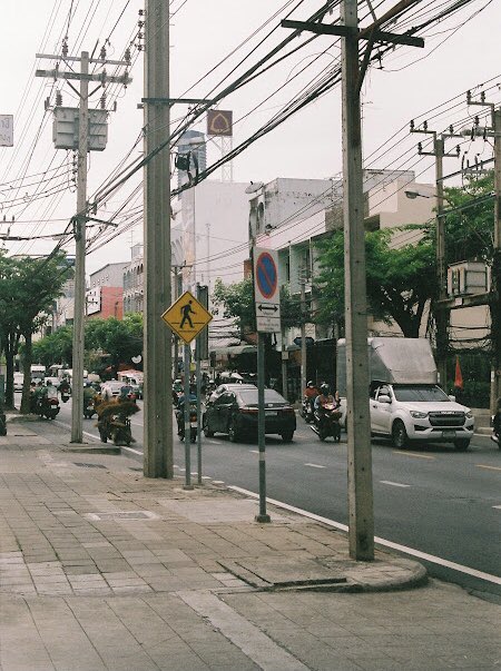 drum_saturdayss's tweet photo. สาทร
#filmphotography 
#xtra400 
#nikonfm2 https://t.co/ONMmLYTXU2