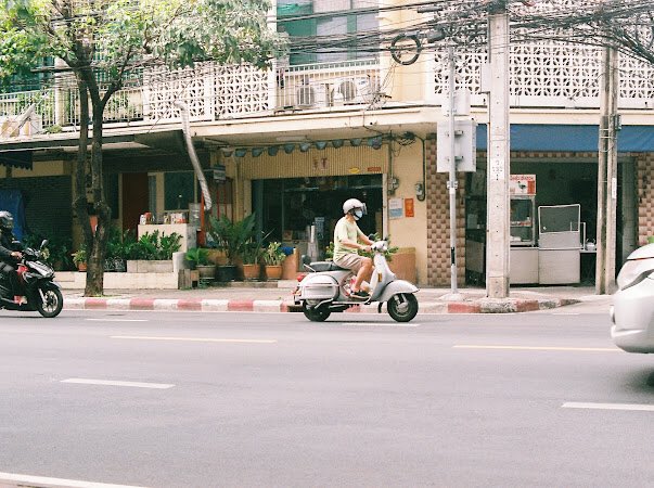 drum_saturdayss's tweet photo. สาทร
#filmphotography 
#xtra400 
#nikonfm2 https://t.co/ONMmLYTXU2