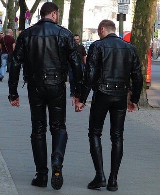 lthrbrsp's tweet photo. Huge #leathermen https://t.co/SBGxNcopK0