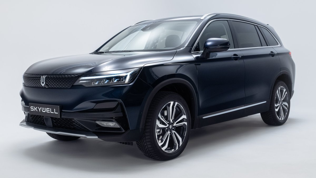 auto_moto_pl's tweet photo. ➡️🇵🇱🇨🇳 #Skywall już w Polsce
▪️Marka Skywell debiutuje na rynku polskim
▪️Dostępny elektryczny model ET5 z baterią 72kWh i zasięgiem do 520km
▪️Cena 199 900 PLN (wersja Comfort) oraz 224 900 PLN (Luxury)
▪️Importerem marki Skywell spółka Auto-Atut
A ja się cieszę, że są😎 https://t.co/C2Izuhg01r