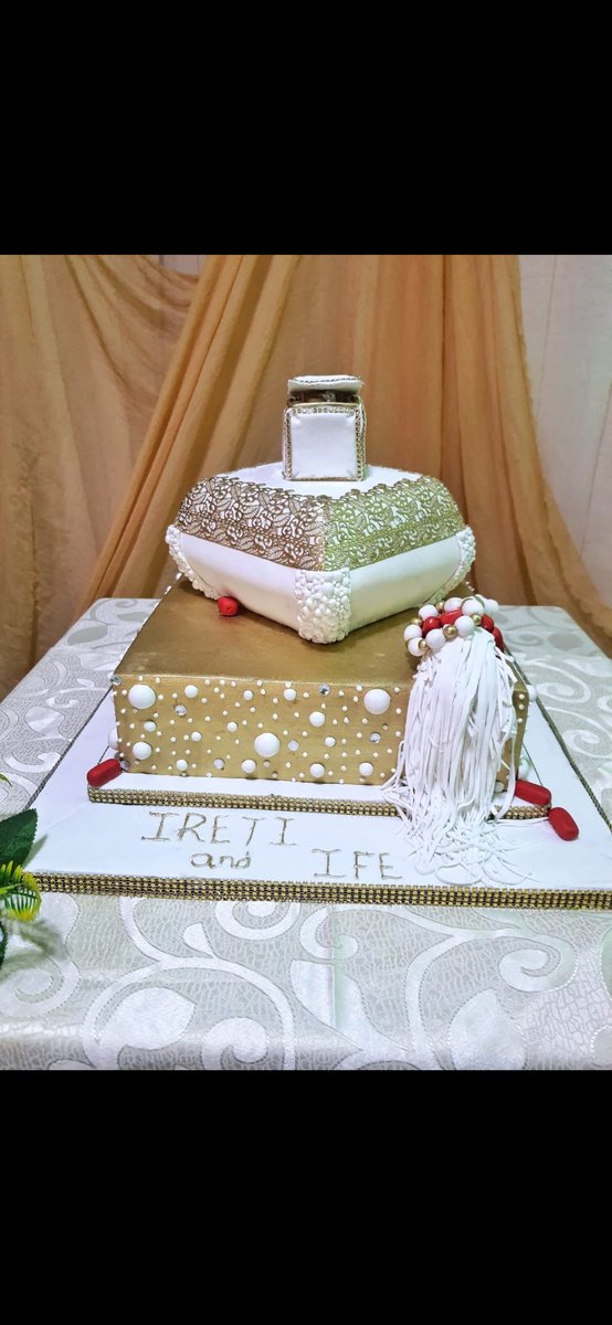houseofmascot's tweet photo. Made for a wonderful couple.
May your union be blessed.

We create delicious memories, chat/call us on 08035216785.

#akurebaker #cake #bakerinAkure https://t.co/X7JSvBjOfA