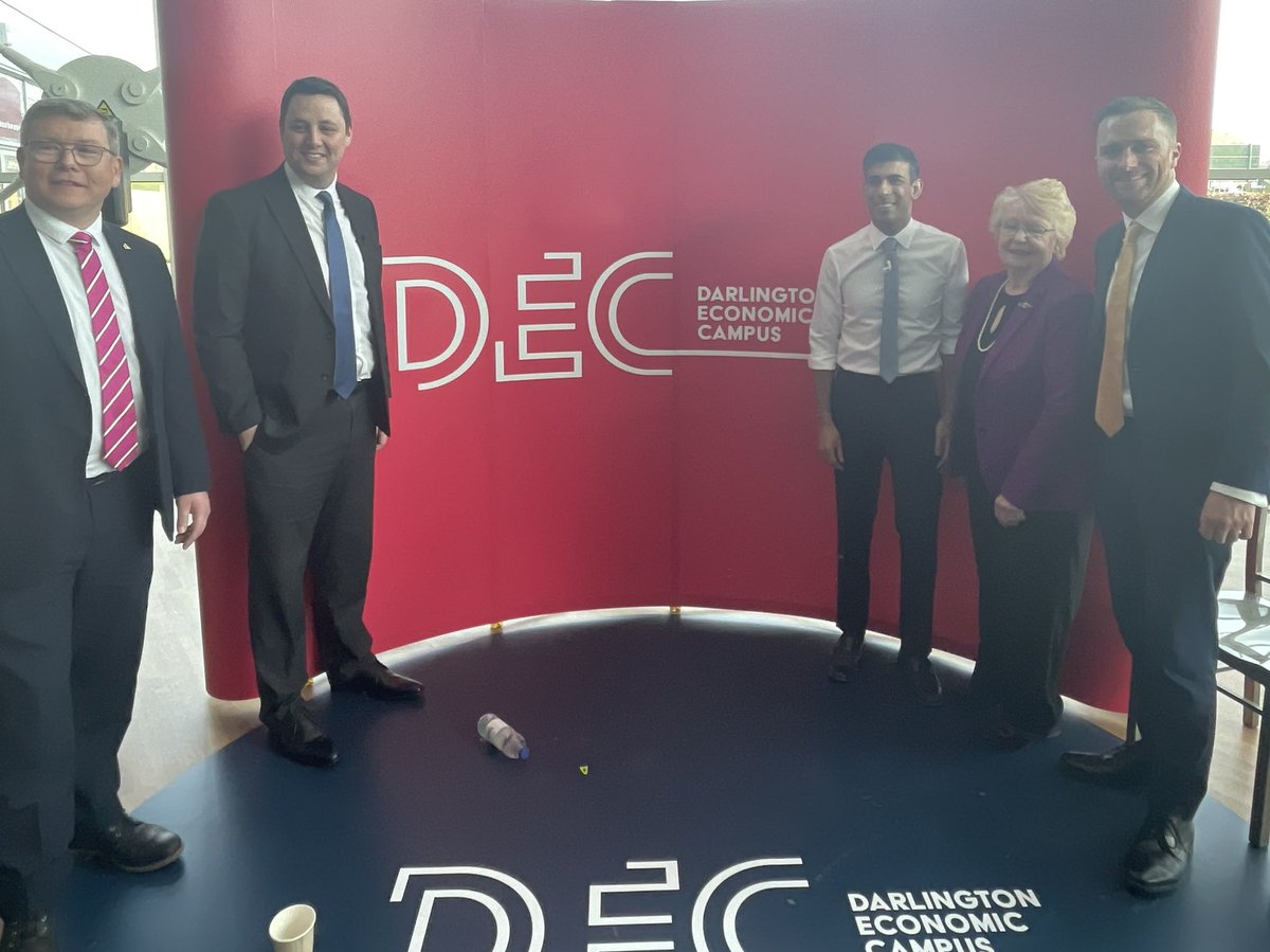 Gibbo4Darlo's tweet image. Fantastic morning in Darlington as @RishiSunak marks the 100th employee at the new Economic Campus.  #levelingUpinaction #staylocalgofar @hmtreasury @BenHouchen @Matt_VickersMP @darlingtonbc