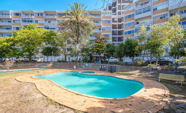 2 BEDROOM APARTMENT FOR SALE IN GREEN POINT
Asking price: R3,295,000
Contact Kevin Greenblau 082 881 7189 or Corinne Ras 082 927 4632 to arrange a viewing.
ow.ly/RxNs50IGiyl
#KnightFrank #SouthAfrica #CapeTownProperty #Property  #GreenPoint #Apartment