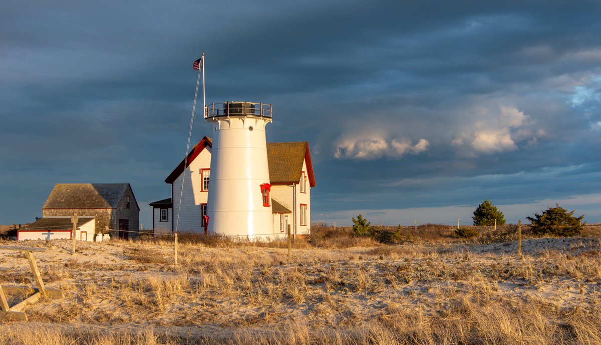 bpdesilets's tweet photo. The light last night was incredible!
#chatham #chathamma #capecod #chathamcapecodm #Lighthouse #sky #clouds #light #sunset #landscape #stageharborlight https://t.co/AI7qNLQ2gv