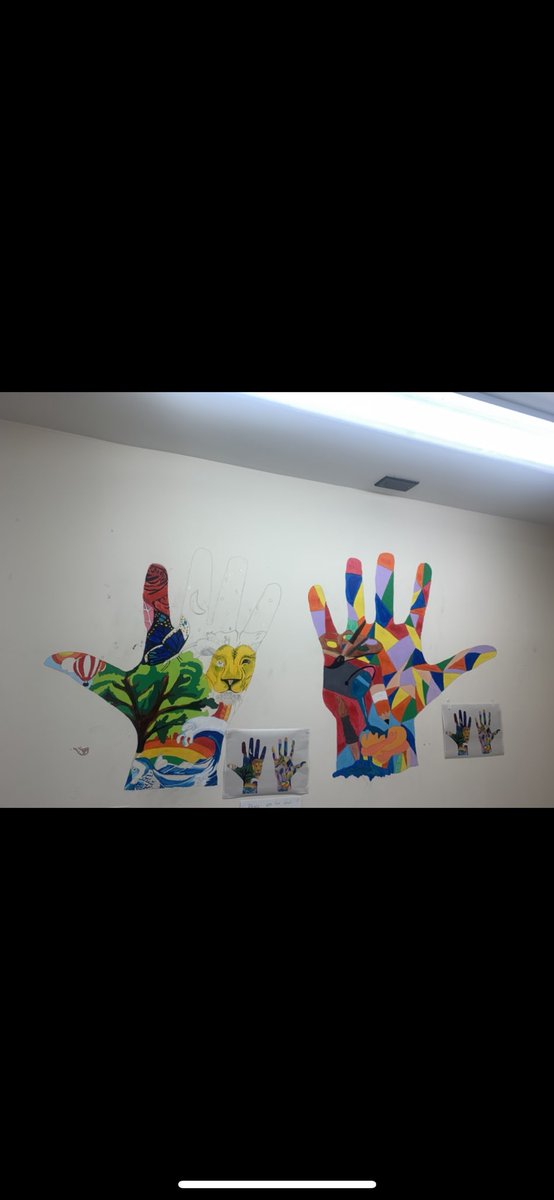 lucy_paine1's tweet photo. We are so close to finishing !
Next step: paint the background blue 🌈
@CamhsNotts
@ArtsCamhs
#camhs #artmural #nottscamhs #nottinghamshirenhs https://t.co/dgmFLXwF2o