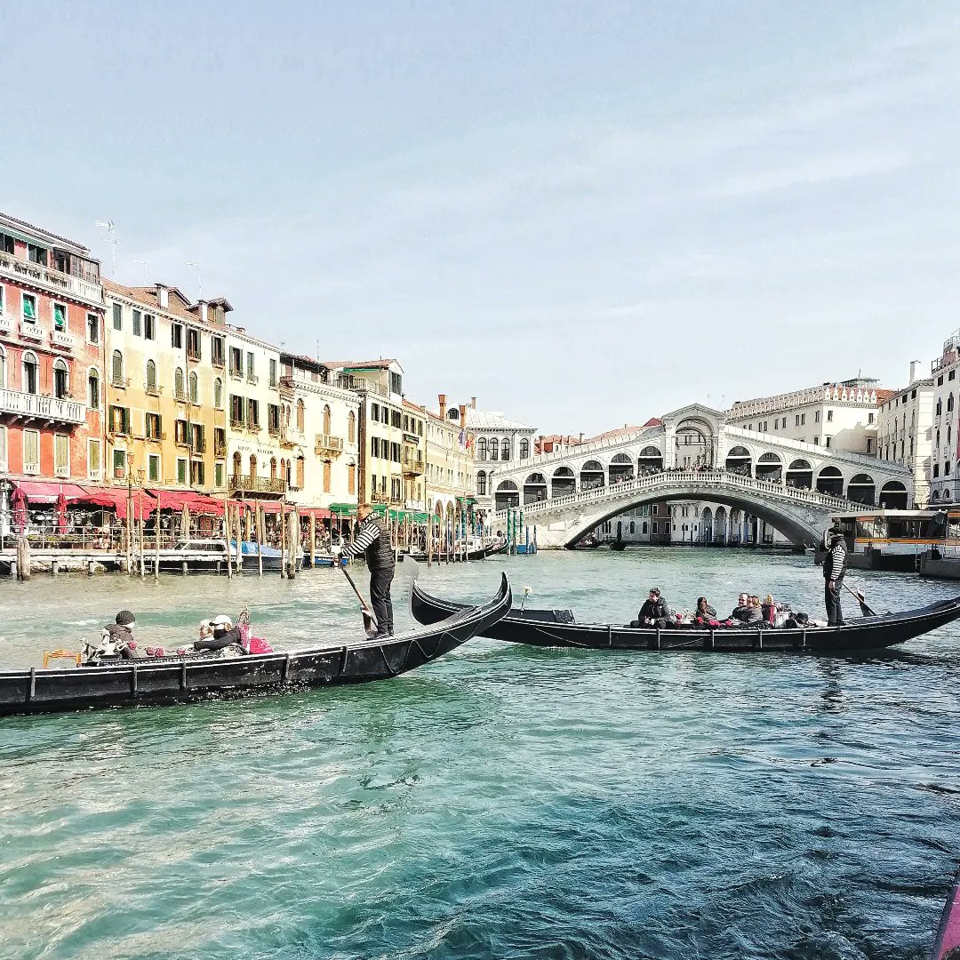 C'è città migliore che rappresenta la convivenza tra mare e uomo? #venezia