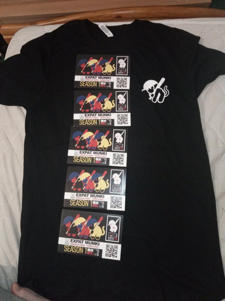 Our boys in the UK getting laced up with the physical goods!!!! #lfg #expatmunki #nftcommunity to our mate @ snek !!!! Our liaison <a href="/LyfMunki/">Munkii</a> . Making the connection happen!