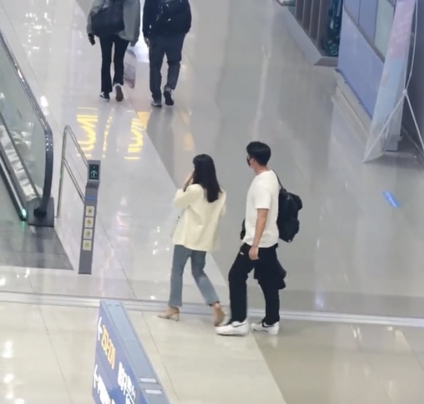 cheonnunn's tweet photo. look at how he is always walking behind her like he’s protecting her😭😭😭😭😭 I just😭😭😭😭😭😭 https://t.co/RYNMjPkJ9s